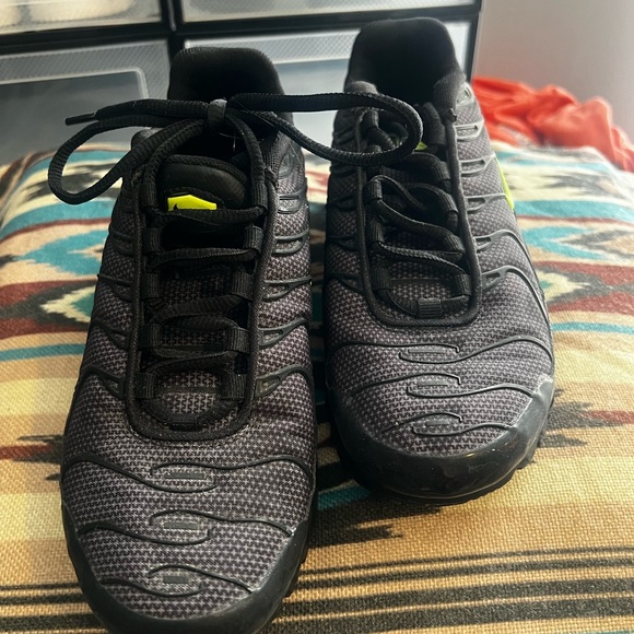 Nike Kids Black Sneakers with Neon Yellow Swoosh - Picture 2 of 4